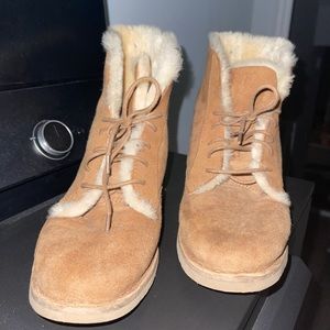 Ugh boots size 9 used Like new Quincy